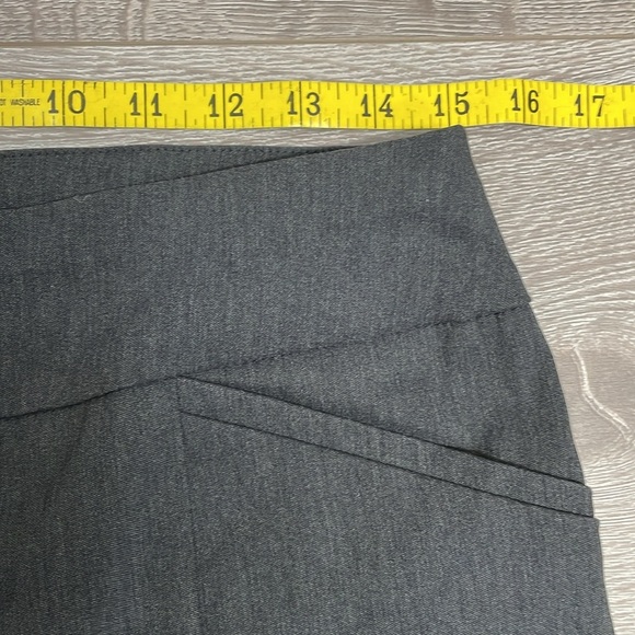 NWOT Fabulously Slimming Perfect Stretch By Chico’s Charcoal Pull On Pants 6P - Picture 8 of 16